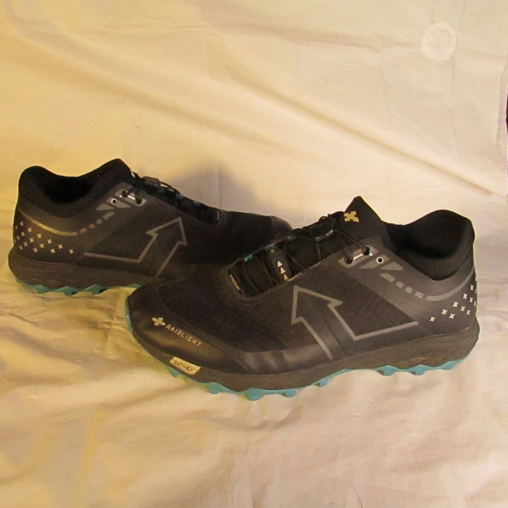 Raidlight Revolutiv trail running shoes with a black and blue color scheme